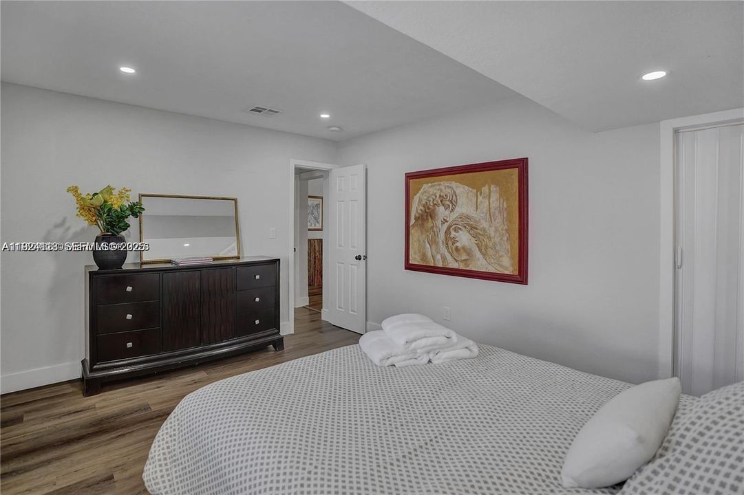 待售: $999,999 (5 贝兹, 3 浴室, 2159 平方英尺)