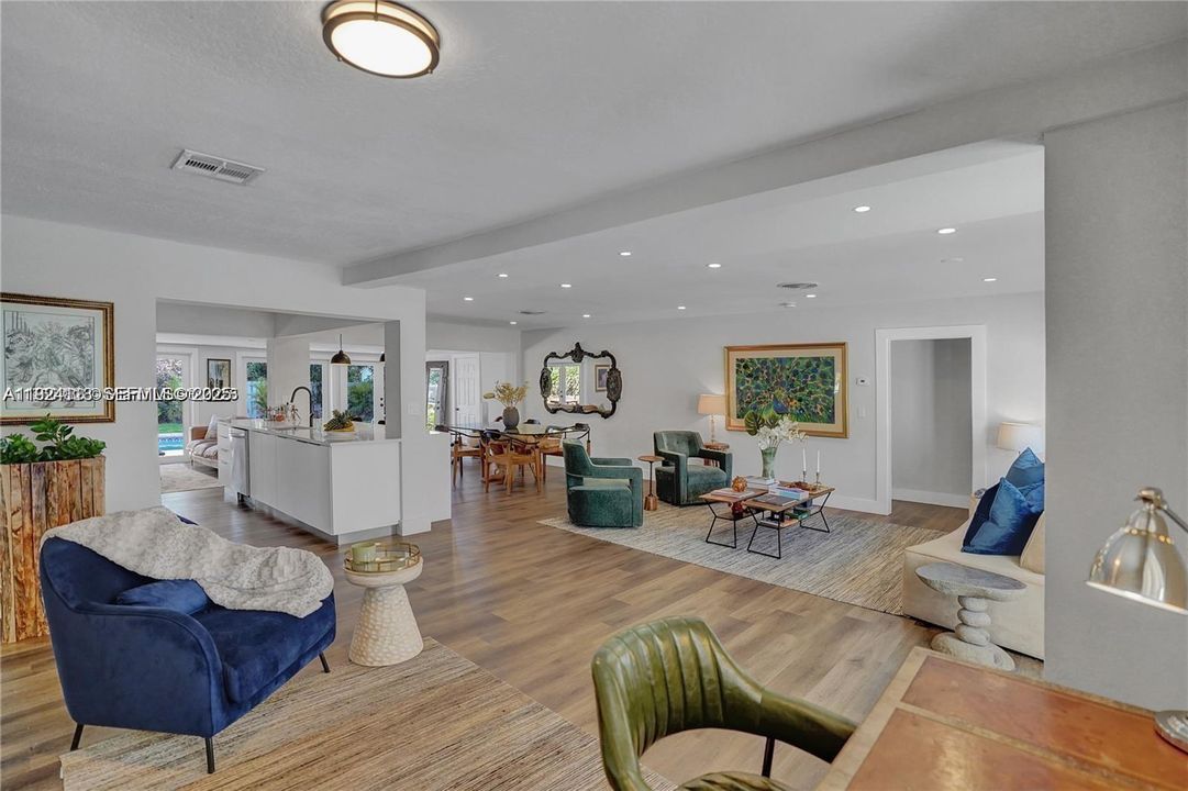 待售: $999,999 (5 贝兹, 3 浴室, 2159 平方英尺)