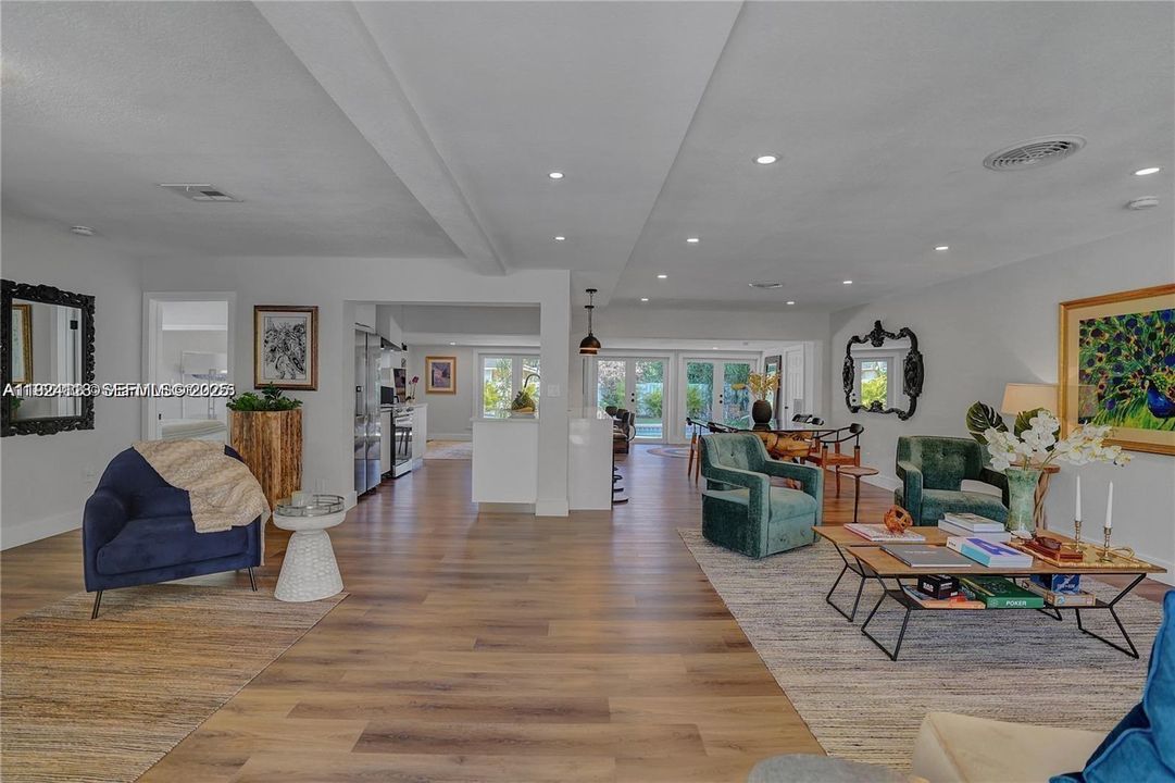 待售: $999,999 (5 贝兹, 3 浴室, 2159 平方英尺)