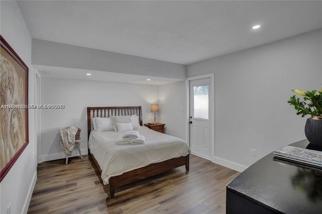 待售: $999,999 (5 贝兹, 3 浴室, 2159 平方英尺)