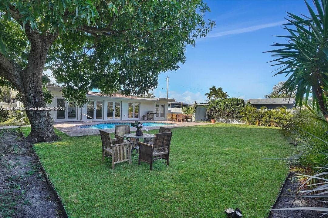 待售: $999,999 (5 贝兹, 3 浴室, 2159 平方英尺)