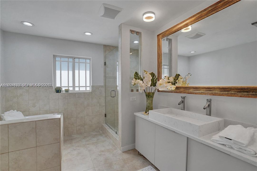 待售: $999,999 (5 贝兹, 3 浴室, 2159 平方英尺)