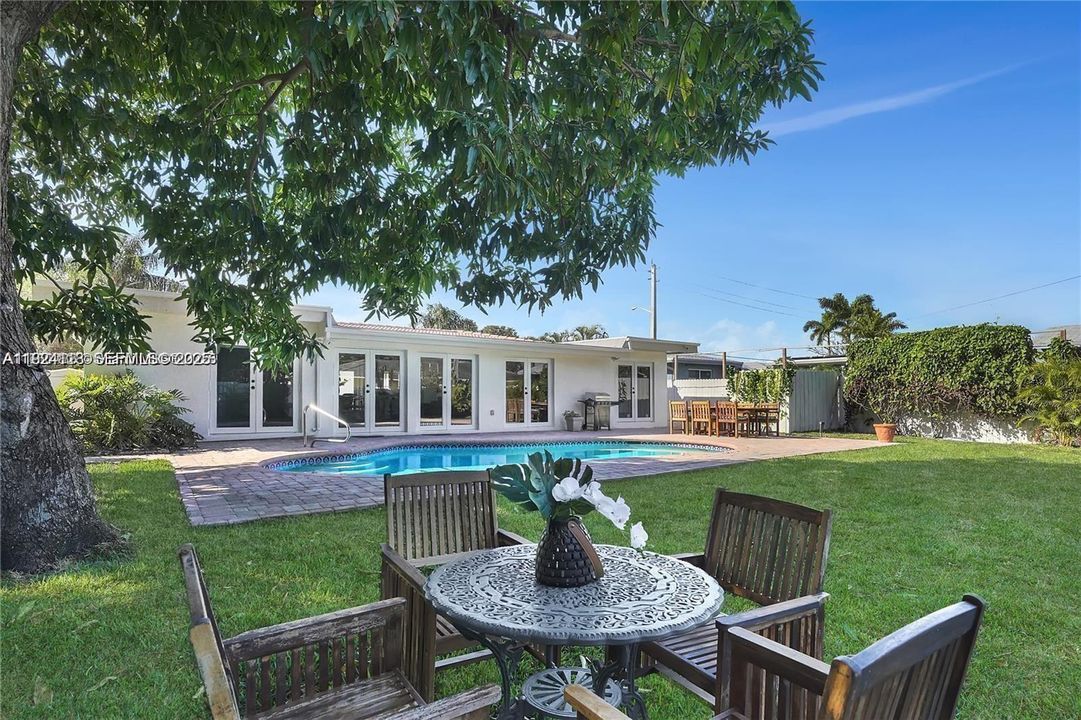 待售: $999,999 (5 贝兹, 3 浴室, 2159 平方英尺)