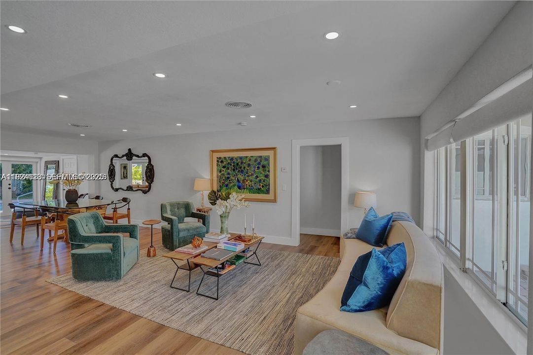 待售: $999,999 (5 贝兹, 3 浴室, 2159 平方英尺)