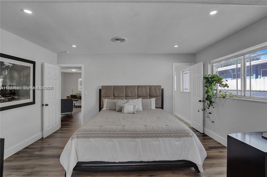 待售: $999,999 (5 贝兹, 3 浴室, 2159 平方英尺)