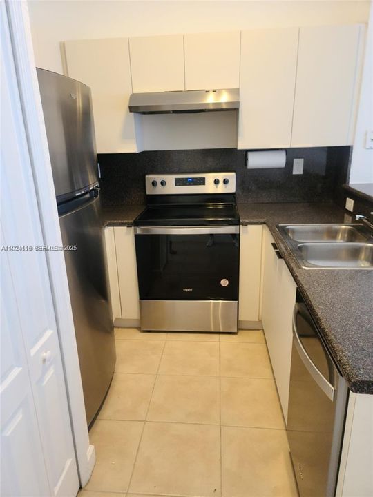 出租: $2,550 (2 贝兹, 2 浴室, 0 平方英尺)