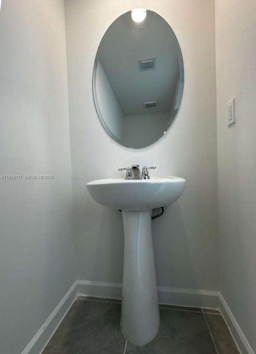 1/2 Bathroom