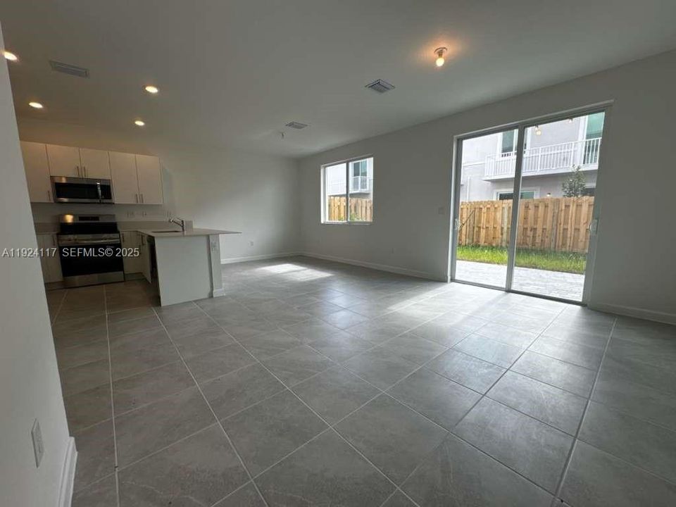 В аренду: $2,800 (4 спален, 3 ванн, 1746 Квадратных фут)