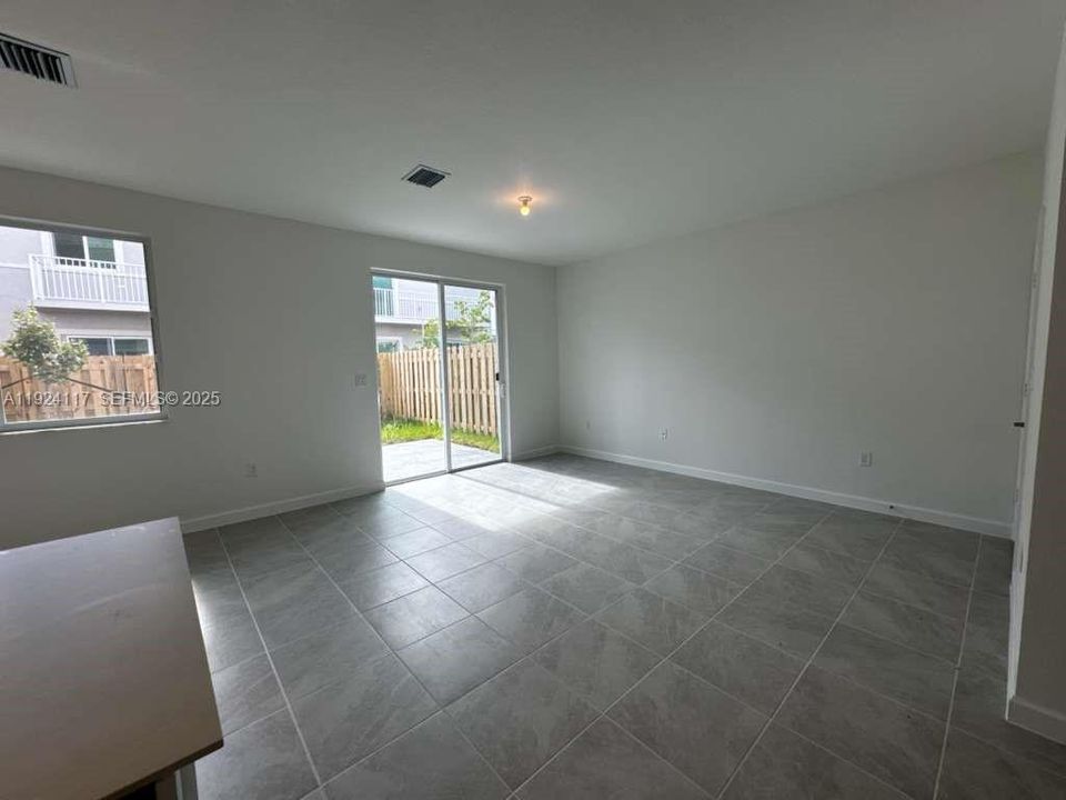 В аренду: $2,800 (4 спален, 3 ванн, 1746 Квадратных фут)