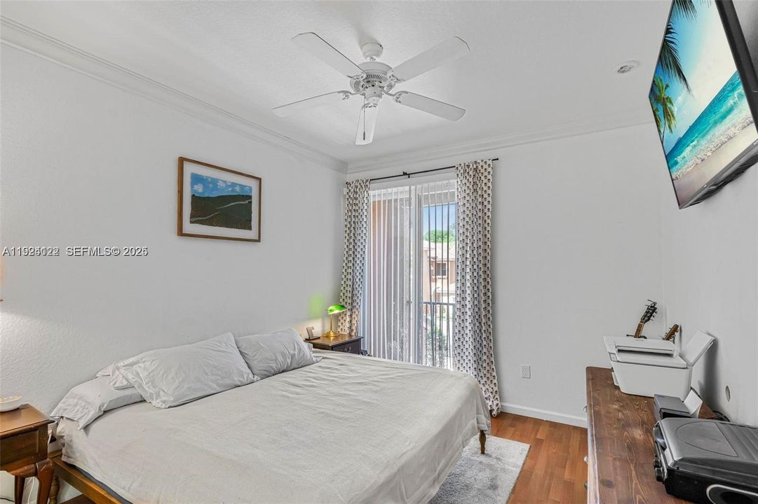 For Rent: $2,900 (3 beds, 2 baths, 1256 Square Feet)