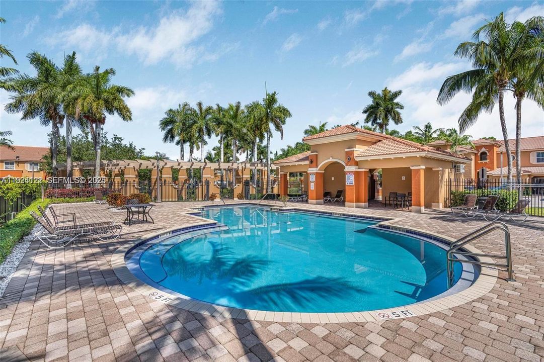 For Rent: $2,900 (3 beds, 2 baths, 1256 Square Feet)