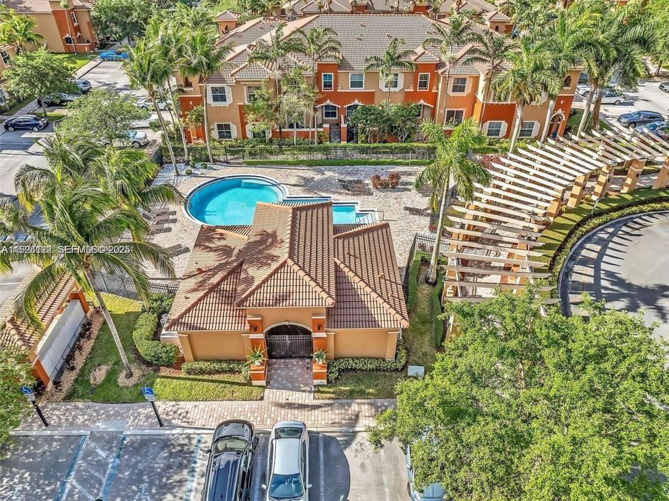 For Rent: $2,900 (3 beds, 2 baths, 1256 Square Feet)