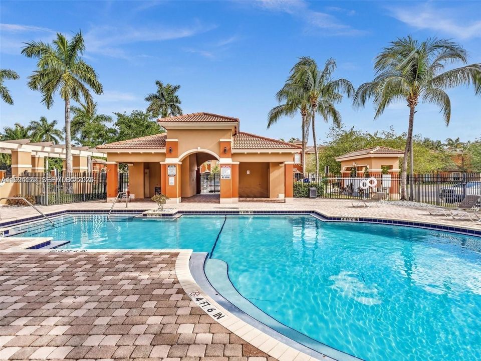 For Rent: $2,900 (3 beds, 2 baths, 1256 Square Feet)