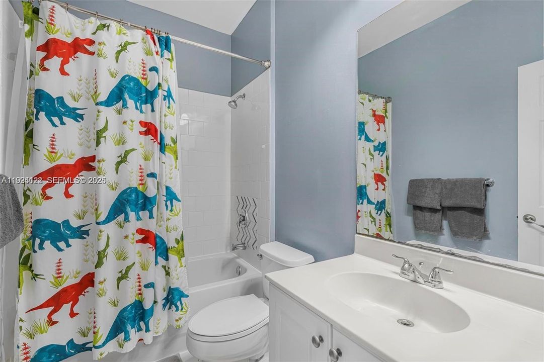 For Rent: $2,900 (3 beds, 2 baths, 1256 Square Feet)