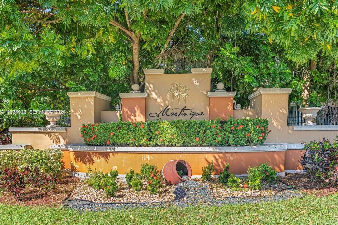 For Rent: $2,900 (3 beds, 2 baths, 1256 Square Feet)