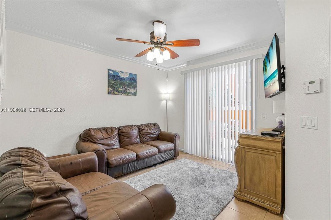 For Rent: $2,900 (3 beds, 2 baths, 1256 Square Feet)