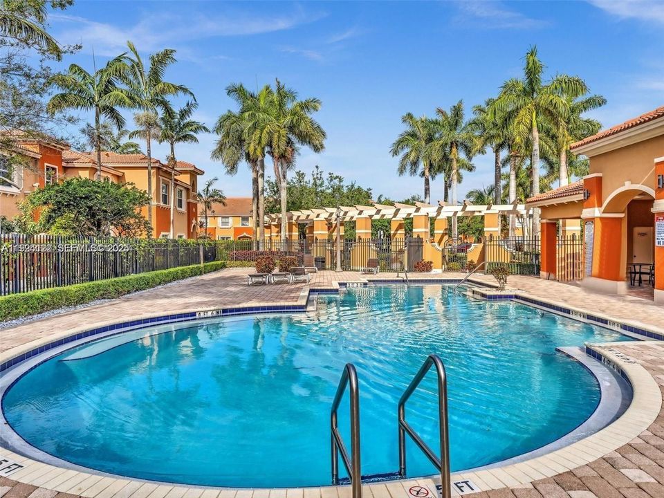 For Rent: $2,900 (3 beds, 2 baths, 1256 Square Feet)