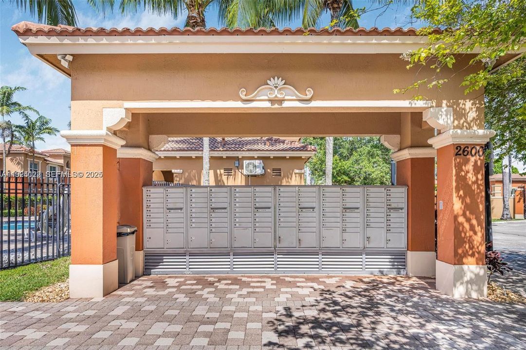 For Rent: $2,900 (3 beds, 2 baths, 1256 Square Feet)