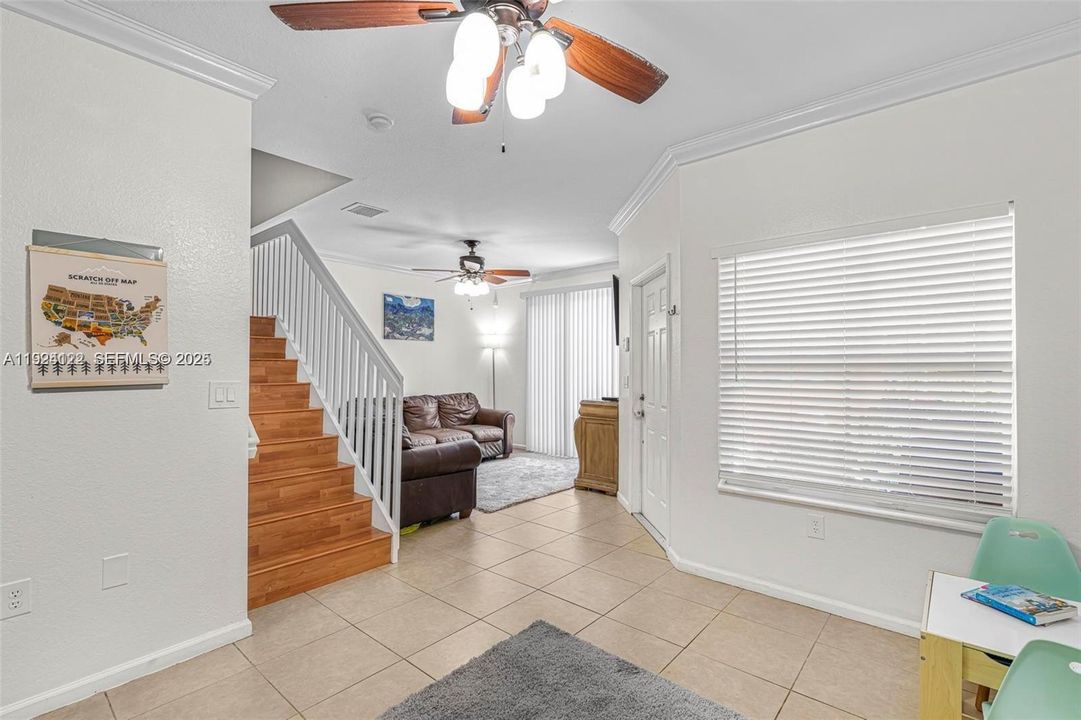 For Rent: $2,900 (3 beds, 2 baths, 1256 Square Feet)