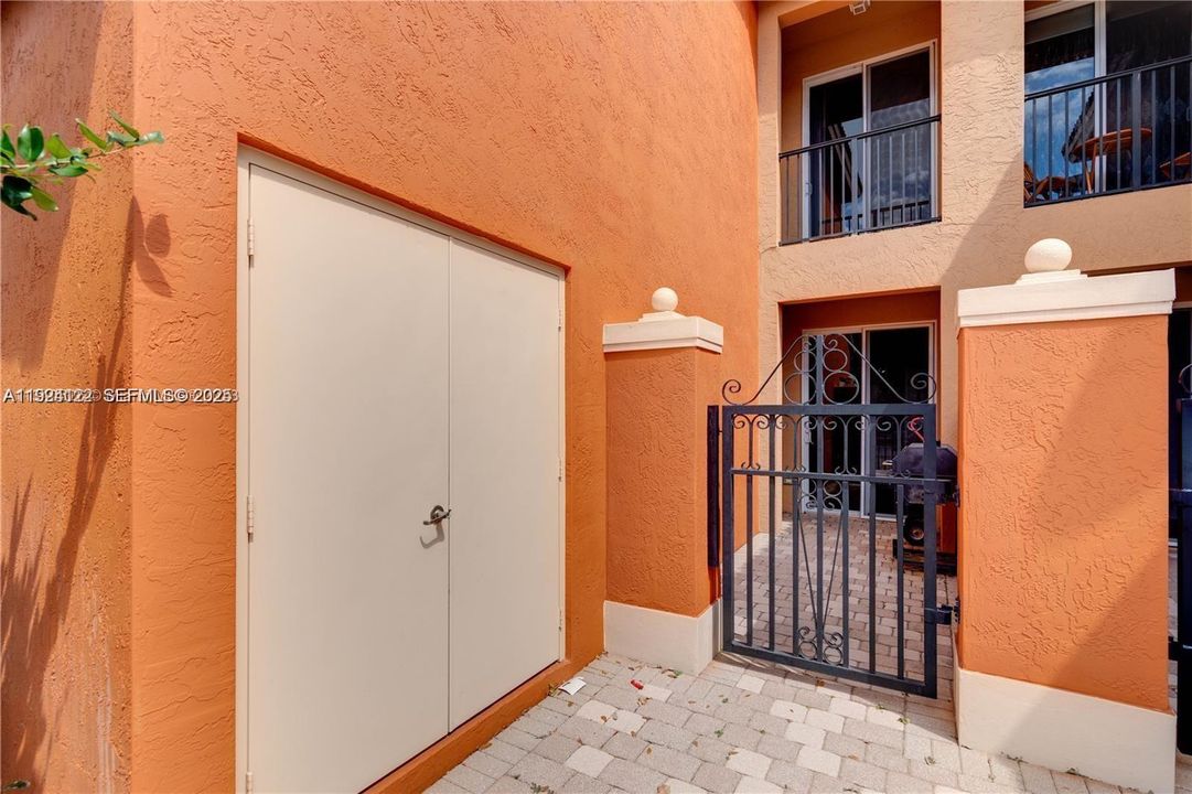 For Rent: $2,900 (3 beds, 2 baths, 1256 Square Feet)