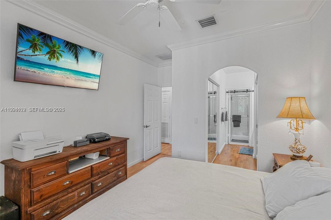 For Rent: $2,900 (3 beds, 2 baths, 1256 Square Feet)