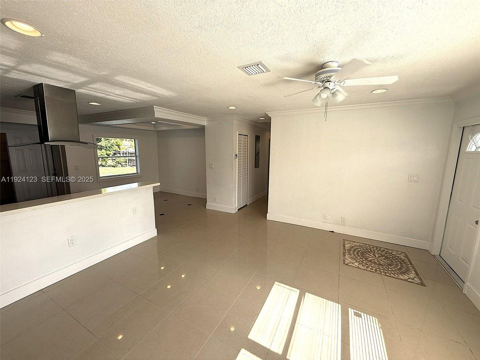 For Sale: $445,000 (4 beds, 2 baths, 1473 Square Feet)