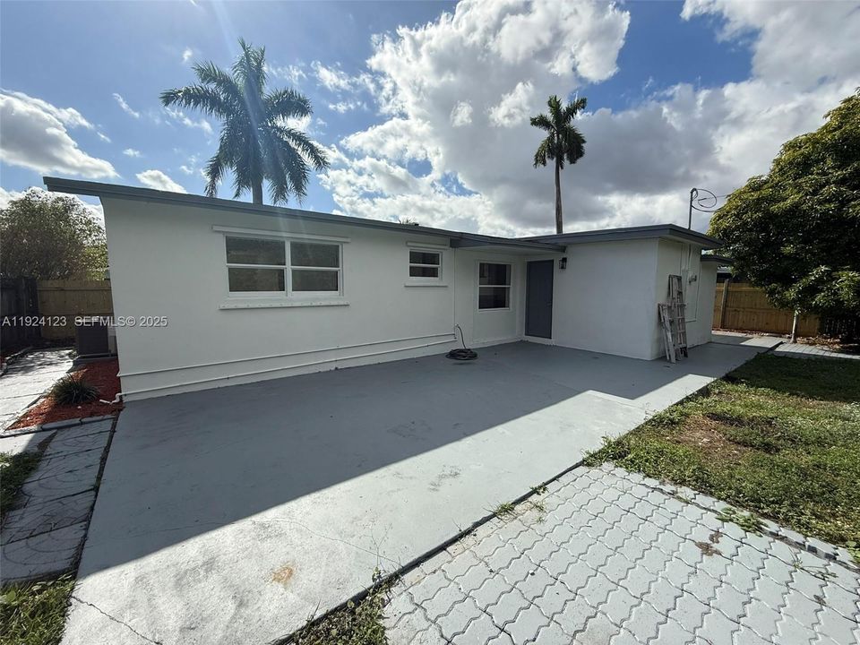 For Sale: $445,000 (4 beds, 2 baths, 1473 Square Feet)