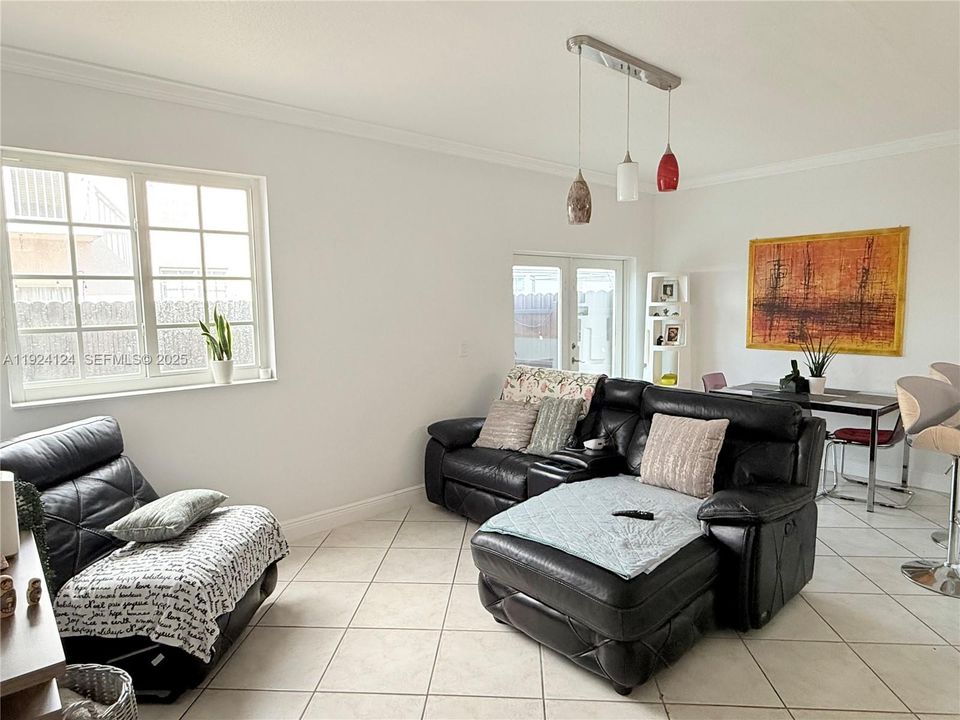 出租: $2,950 (3 贝兹, 2 浴室, 1245 平方英尺)