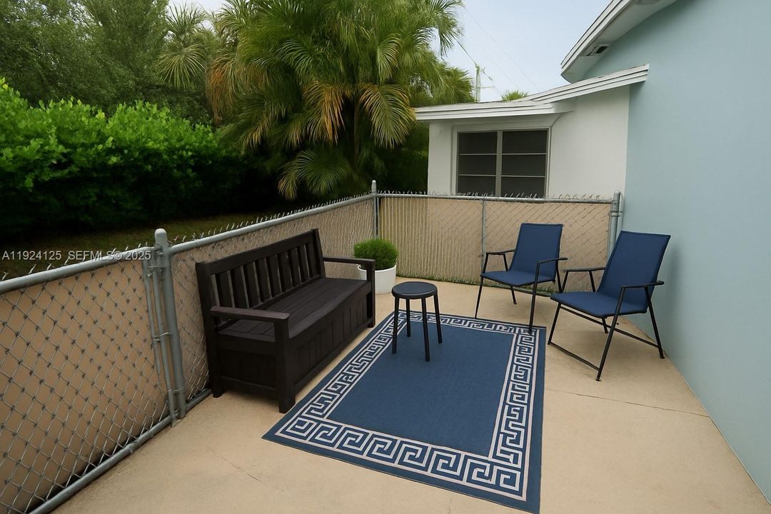 На продажу: $349,990 (2 спален, 1 ванн, 1008 Квадратных фут)