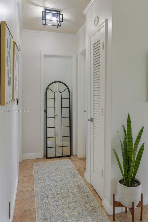 На продажу: $349,990 (2 спален, 1 ванн, 1008 Квадратных фут)