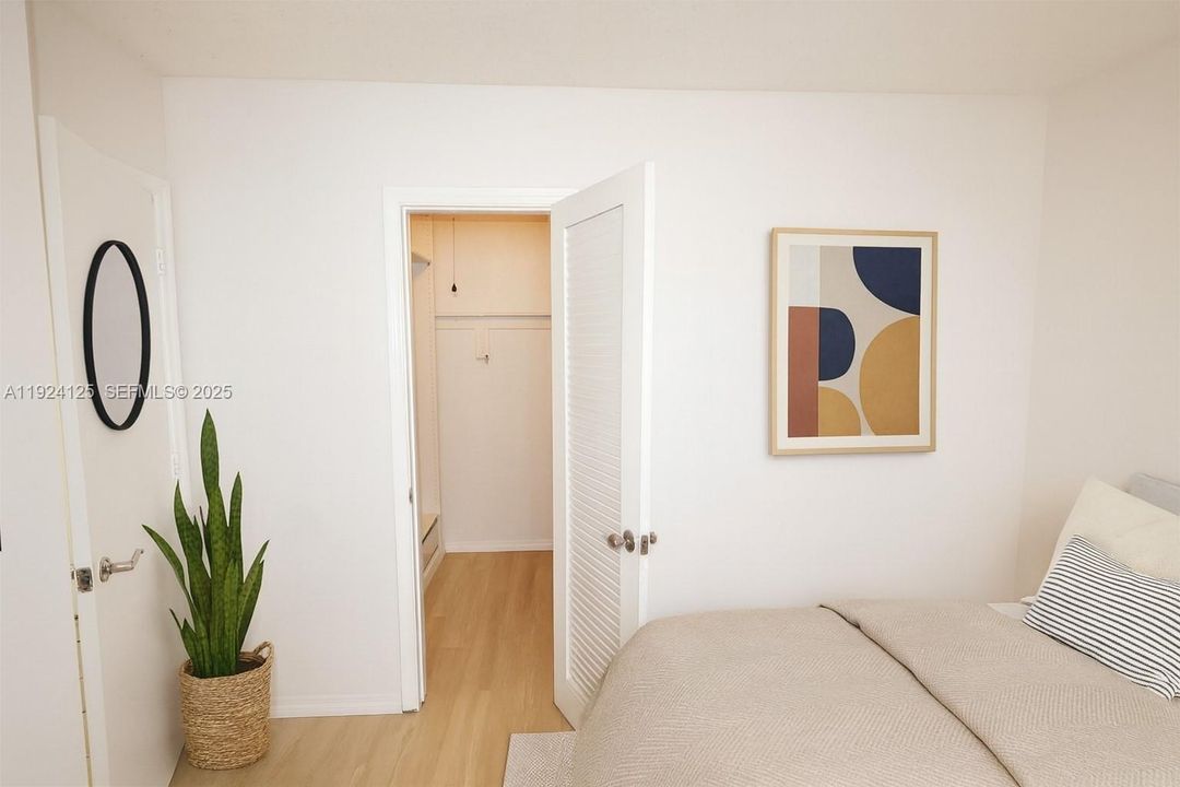 На продажу: $349,990 (2 спален, 1 ванн, 1008 Квадратных фут)