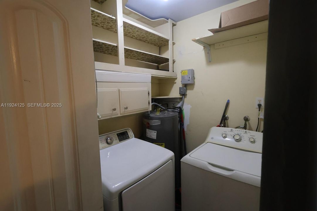 На продажу: $349,990 (2 спален, 1 ванн, 1008 Квадратных фут)