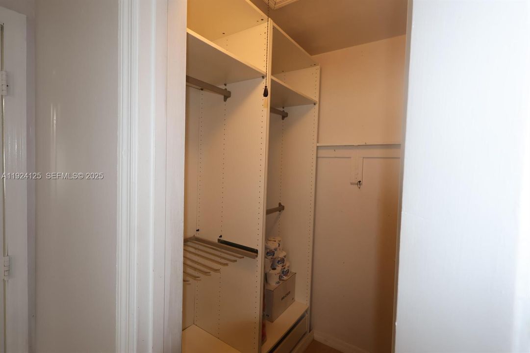 На продажу: $349,990 (2 спален, 1 ванн, 1008 Квадратных фут)