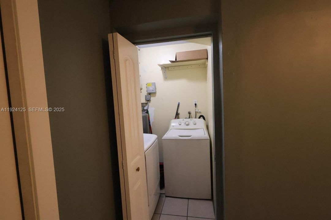 На продажу: $349,990 (2 спален, 1 ванн, 1008 Квадратных фут)