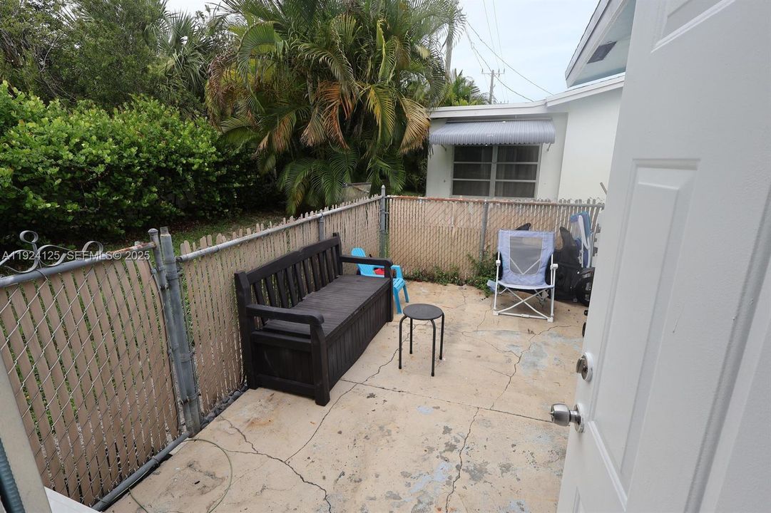 На продажу: $349,990 (2 спален, 1 ванн, 1008 Квадратных фут)