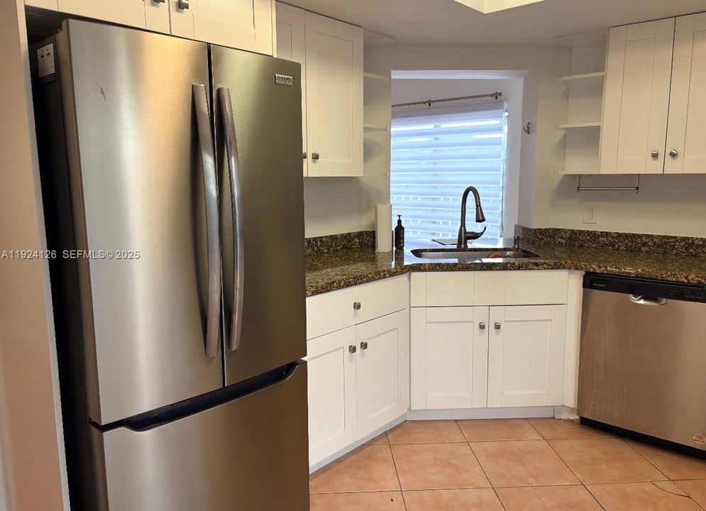 For Rent: $2,850 (3 beds, 2 baths, 1070 Square Feet)