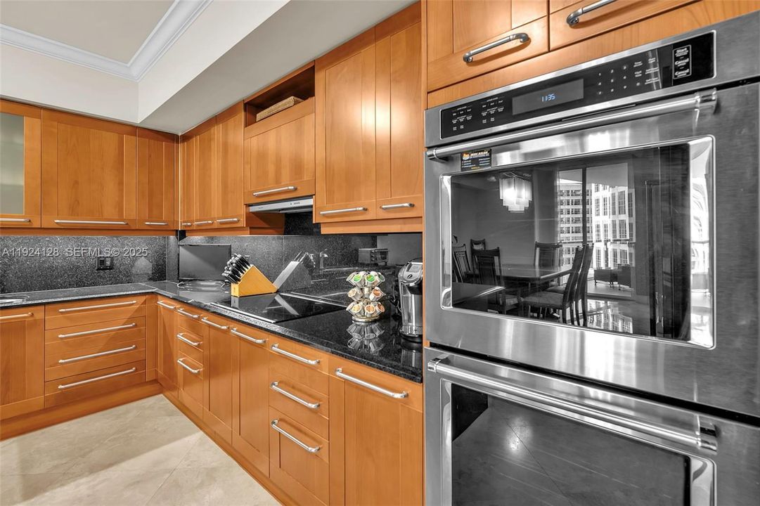 For Sale: $1,495,000 (2 beds, 3 baths, 2129 Square Feet)