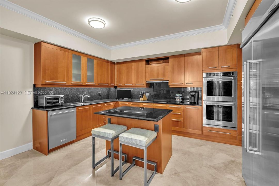 For Sale: $1,495,000 (2 beds, 3 baths, 2129 Square Feet)