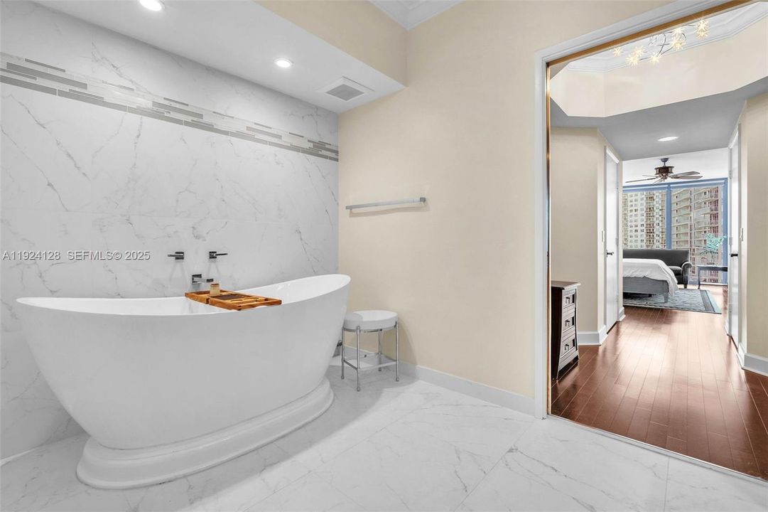 For Sale: $1,495,000 (2 beds, 3 baths, 2129 Square Feet)