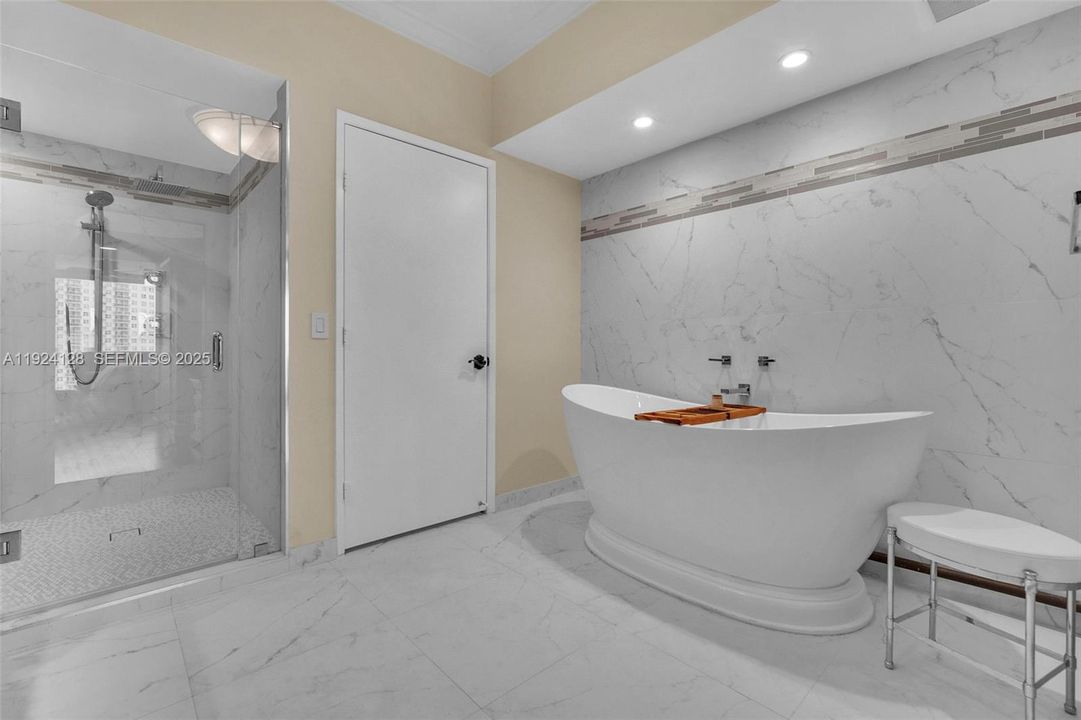 For Sale: $1,495,000 (2 beds, 3 baths, 2129 Square Feet)