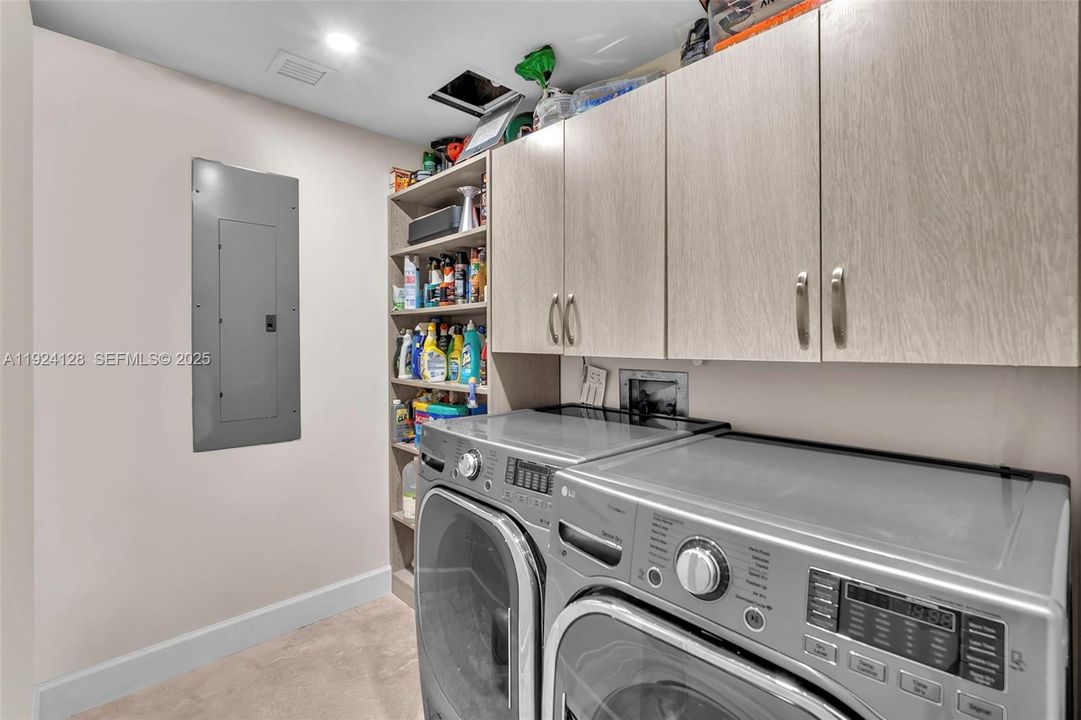 For Sale: $1,495,000 (2 beds, 3 baths, 2129 Square Feet)