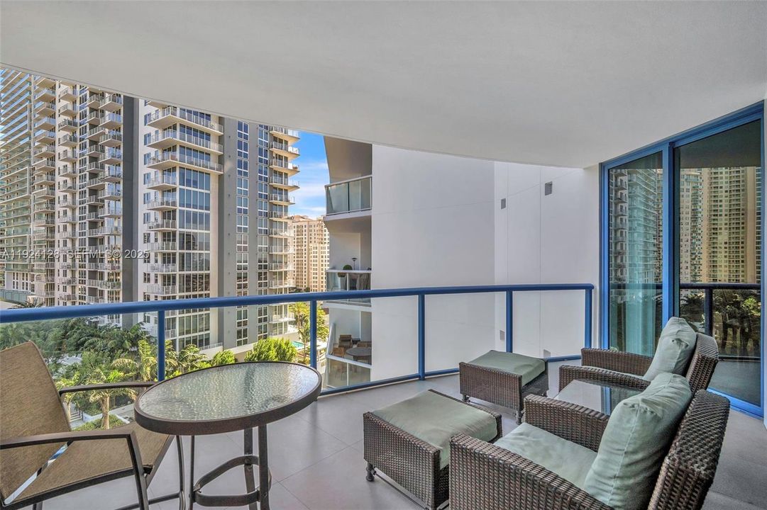 For Sale: $1,495,000 (2 beds, 3 baths, 2129 Square Feet)