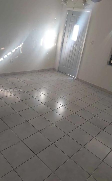 For Rent: $2,400 (2 beds, 1 baths, 1600 Square Feet)