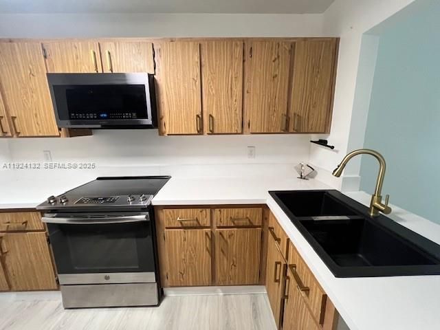 Active With Contract: $2,350 (2 beds, 2 baths, 752 Square Feet)