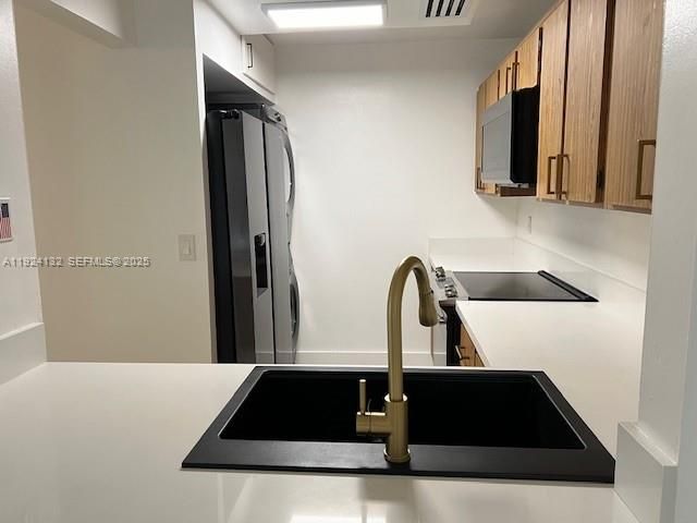 Active With Contract: $2,350 (2 beds, 2 baths, 752 Square Feet)