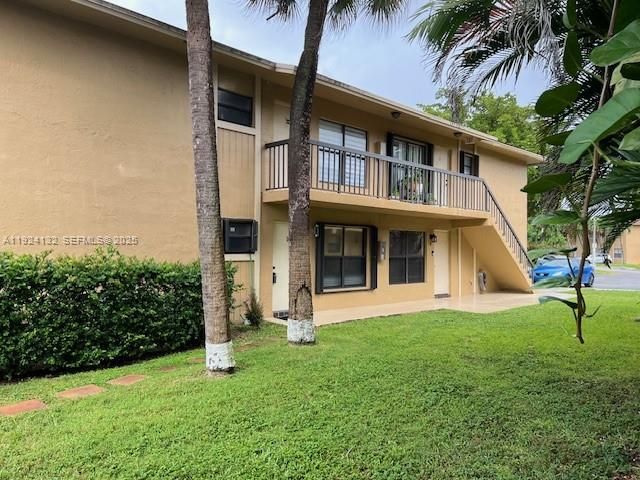 Active With Contract: $2,350 (2 beds, 2 baths, 752 Square Feet)