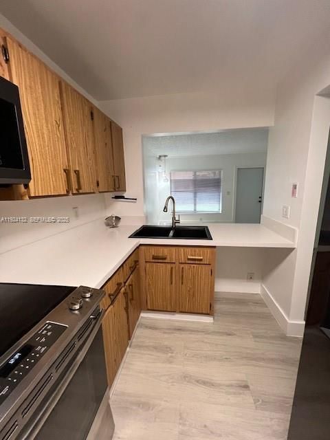 Active With Contract: $2,350 (2 beds, 2 baths, 752 Square Feet)