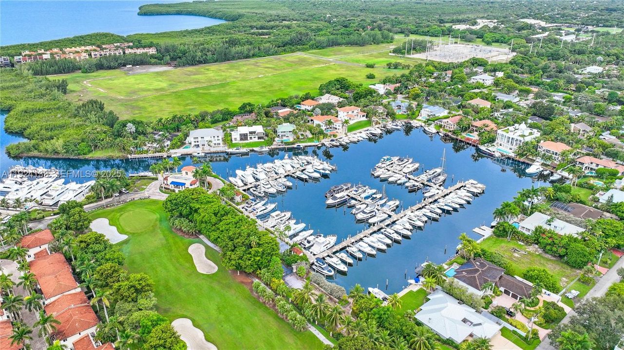 В аренду: $20,000 (5 спален, 7 ванн, 6476 Квадратных фут)