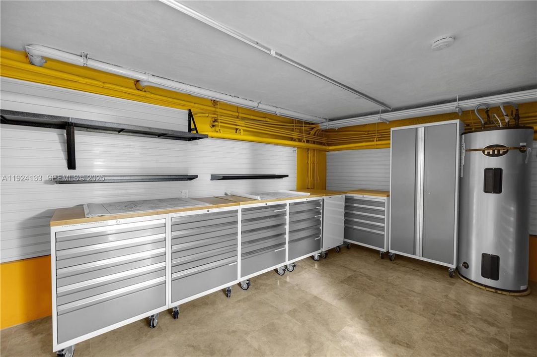 В аренду: $20,000 (5 спален, 7 ванн, 6476 Квадратных фут)