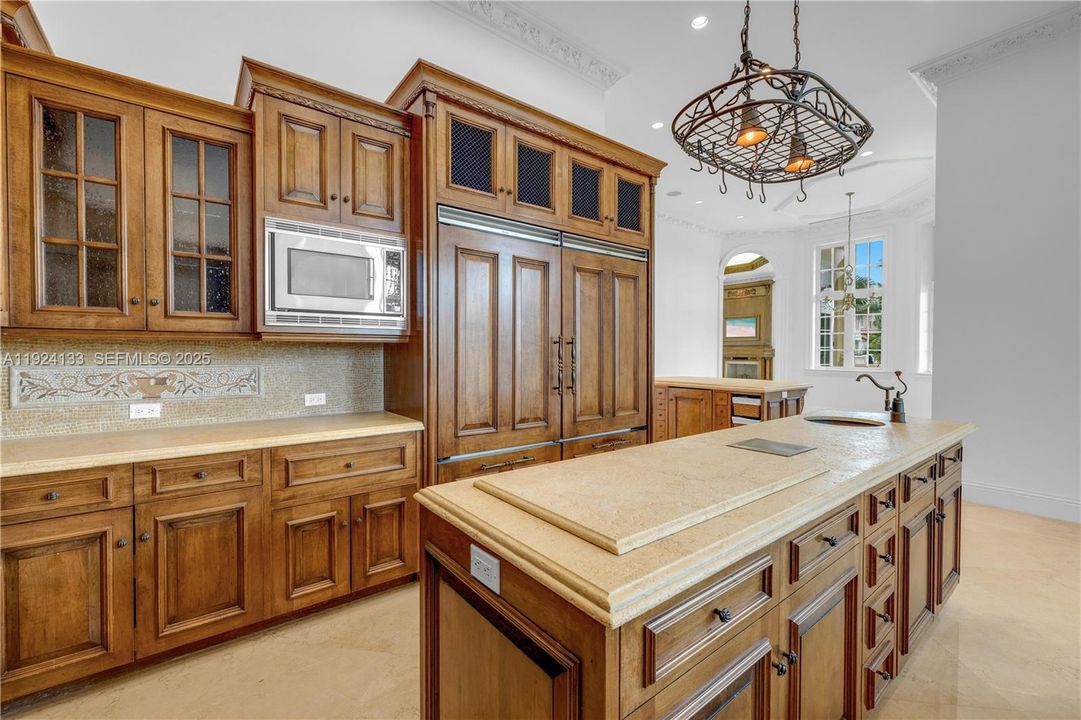 В аренду: $20,000 (5 спален, 7 ванн, 6476 Квадратных фут)